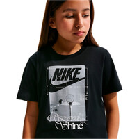 Nike camiseta manga corta niño SPORTSWEAR RISE AND SHINE NEGRO vista detalle
