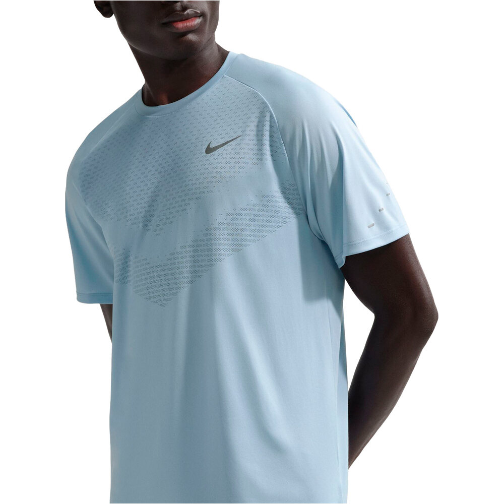 Nike camiseta técnica manga corta hombre DRI-FIT ADV STRIDE AZUL vista detalle