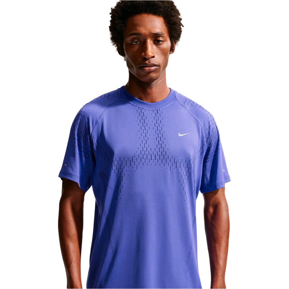 Nike camiseta técnica manga corta hombre DRI-FIT ADV STRIDE NOVELTY AZUL vista detalle