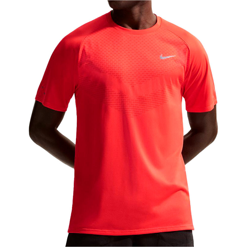Nike camiseta técnica manga corta hombre DRI-FIT ADV STRIDE ROJO vista frontal