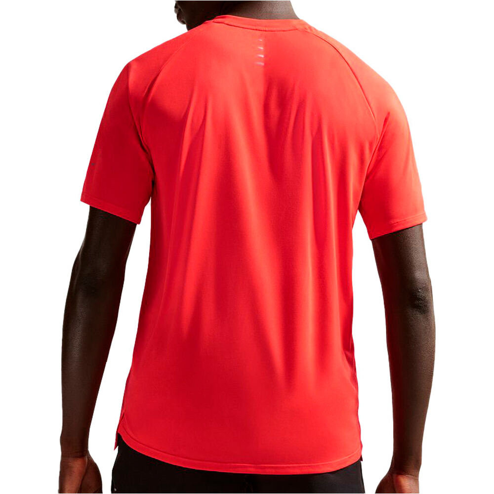 Nike camiseta técnica manga corta hombre DRI-FIT ADV STRIDE ROJO vista trasera