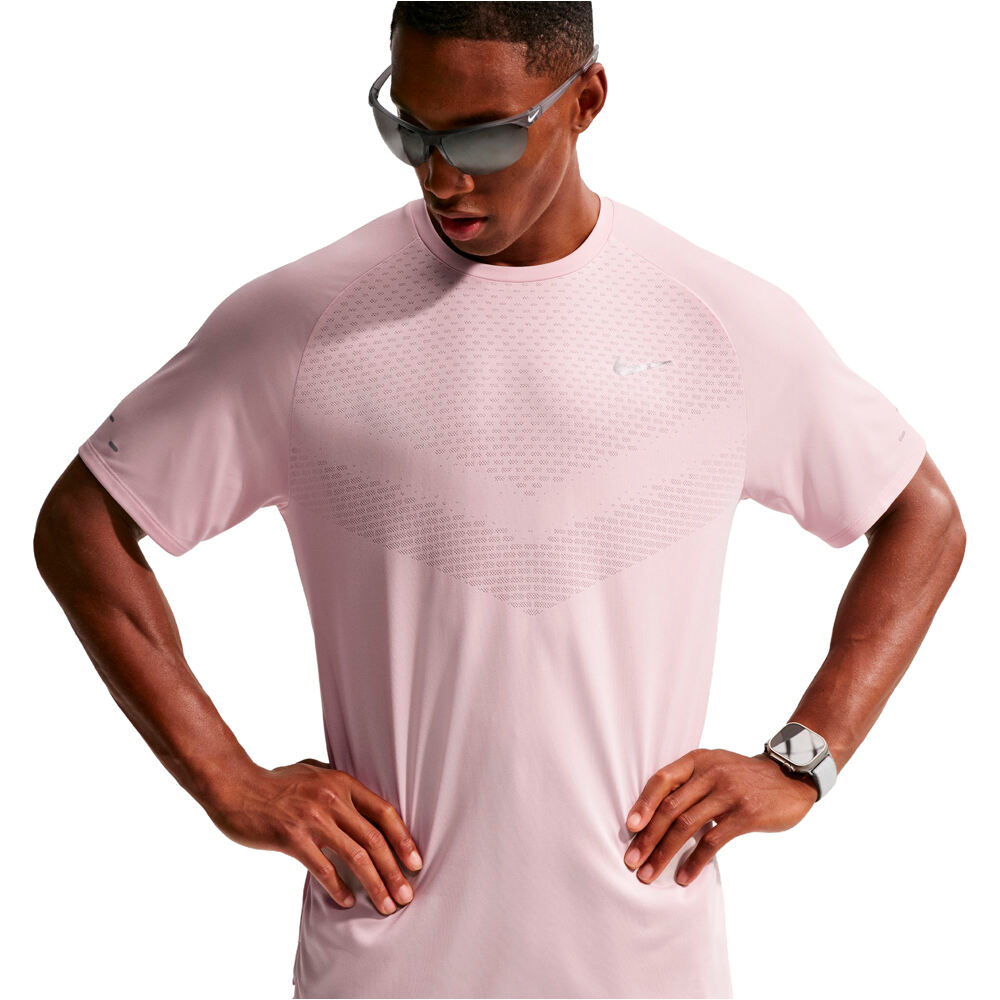 Nike camiseta técnica manga corta hombre DRI-FIT ADV STRIDE  vista detalle