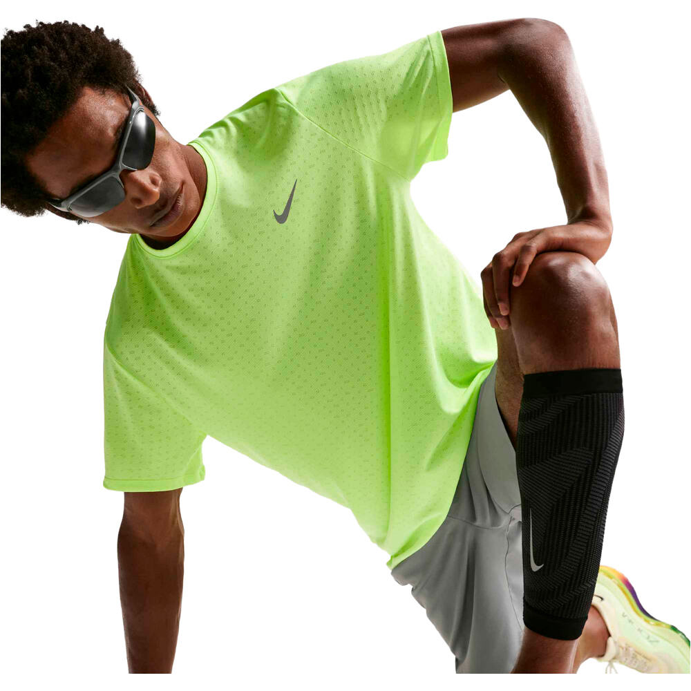 Nike camiseta técnica manga corta hombre DRI-FIT BREATHE MILER AMARILLO 04