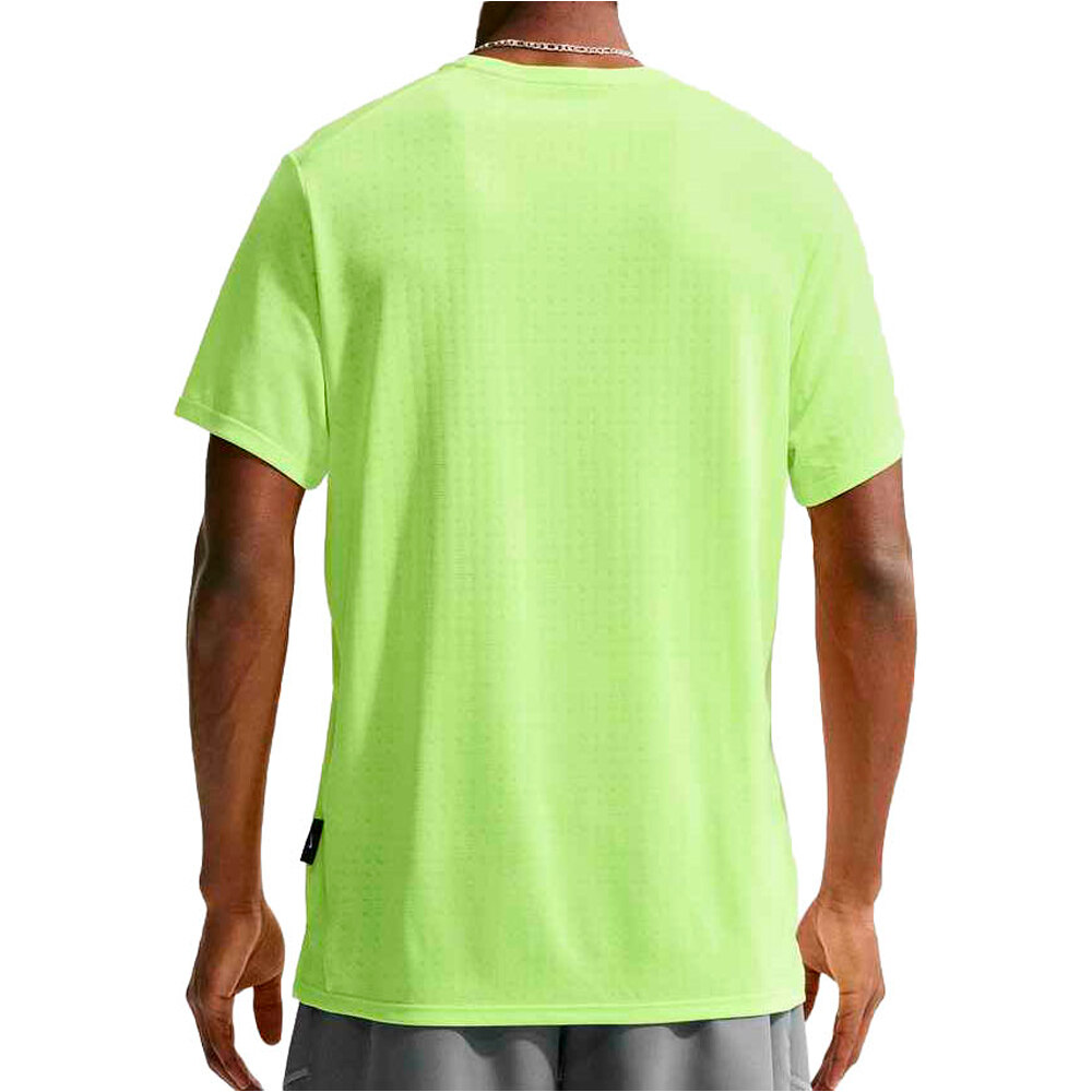 Nike camiseta técnica manga corta hombre DRI-FIT BREATHE MILER AMARILLO vista trasera