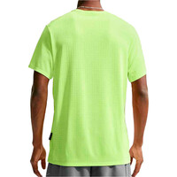 Nike camiseta técnica manga corta hombre DRI-FIT BREATHE MILER AMARILLO vista trasera