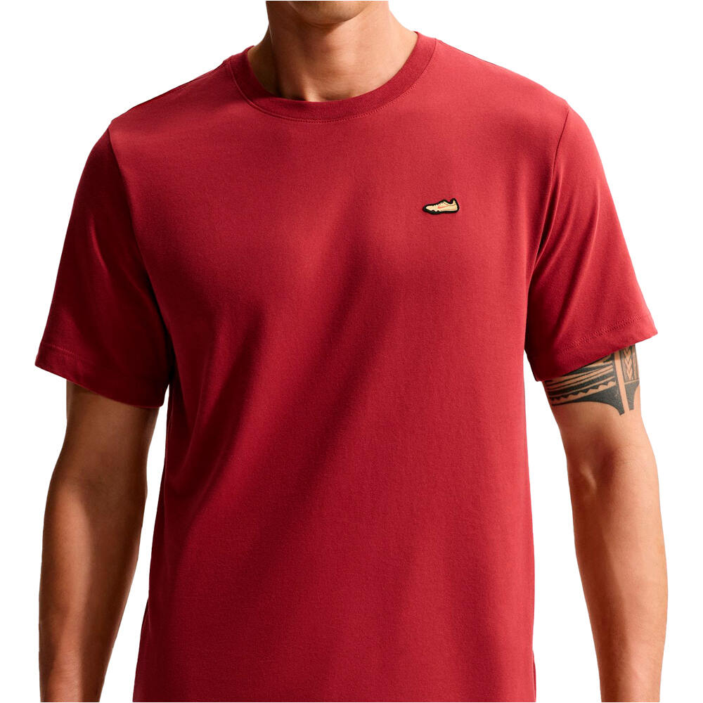 Nike camiseta técnica manga corta hombre DRI-FIT RETRO ROJO vista detalle