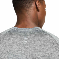 Nike camiseta técnica manga corta hombre DRI-FIT STRIDE GRIS 03