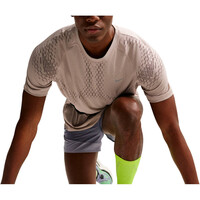Nike camiseta técnica manga corta hombre DRI-FIT STRIDE MARRON 04