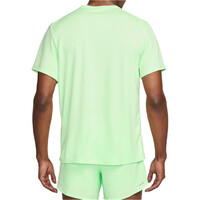 Nike camiseta técnica manga corta hombre DRI-FIT UV MILER MORADO vista trasera