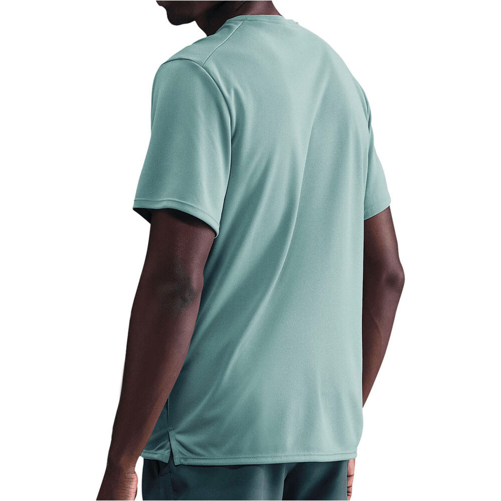 Nike camiseta técnica manga corta hombre DRI-FIT UV MILER VERDE vista trasera