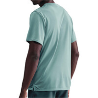 Nike camiseta técnica manga corta hombre DRI-FIT UV MILER VERDE vista trasera