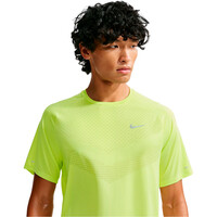Nike camiseta técnica manga corta hombre M NK DFADV STRIDE SS TOP AMARILLO vista detalle