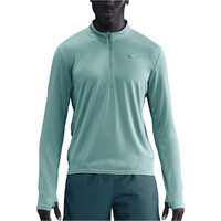 Nike camiseta técnica manga larga hombre DRI-FIT PACER VERDE vista frontal