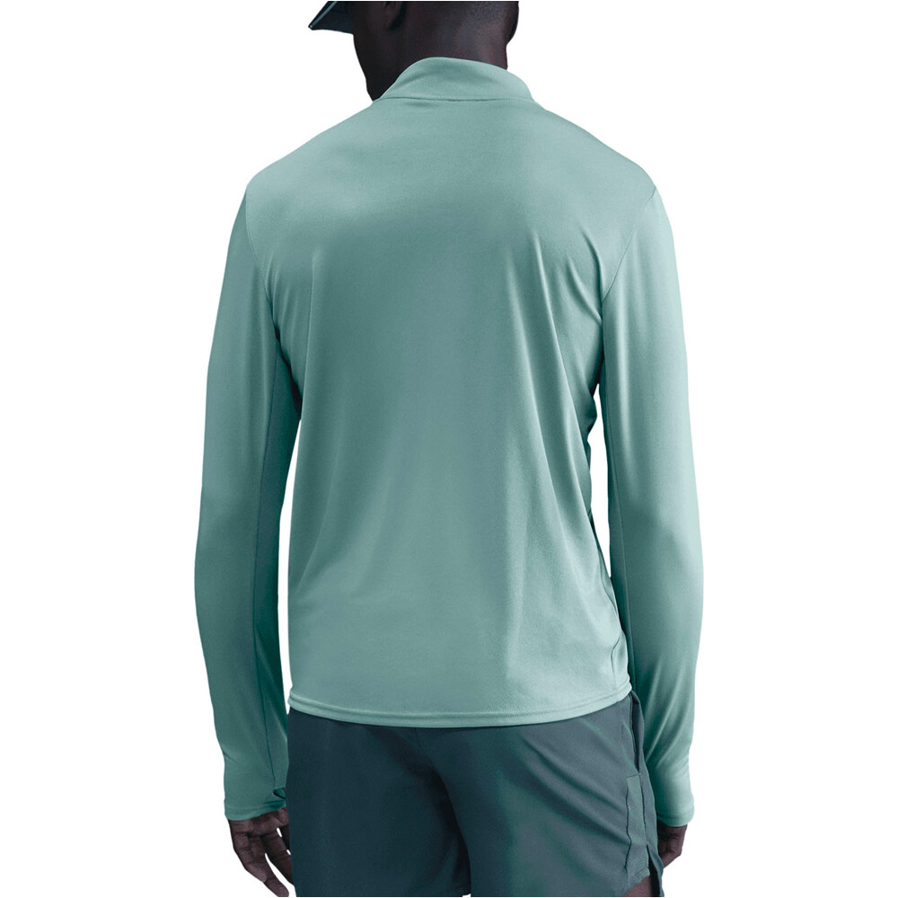 Nike camiseta técnica manga larga hombre DRI-FIT PACER VERDE vista trasera