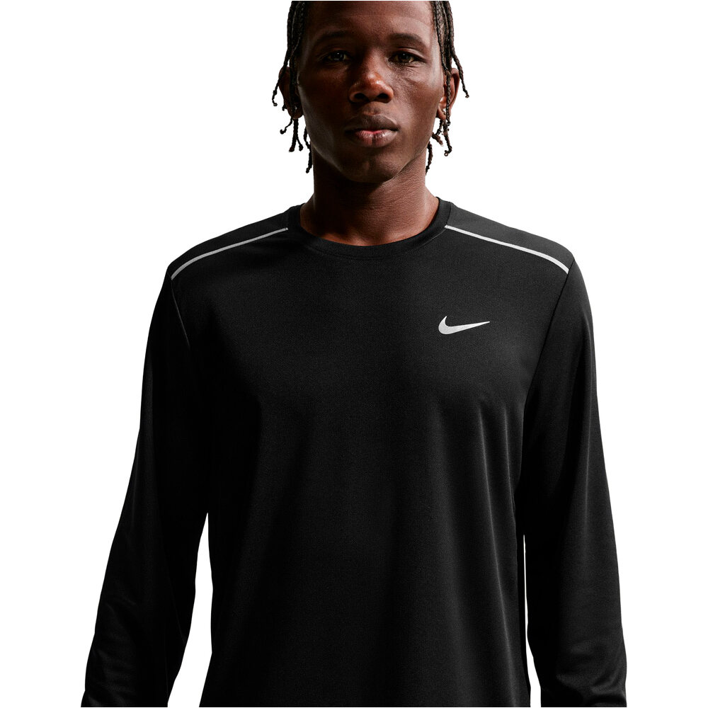 Nike camiseta técnica manga larga hombre DRI-FIT UV MILER NEGRO vista detalle