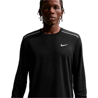 Nike camiseta técnica manga larga hombre DRI-FIT UV MILER NEGRO vista detalle