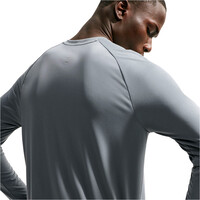 Nike camiseta técnica manga larga hombre M NK DFADV STRIDE LS TOP GRIS 03
