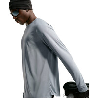 Nike camiseta técnica manga larga hombre M NK DFADV STRIDE LS TOP GRIS 04