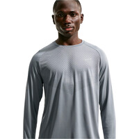 Nike camiseta técnica manga larga hombre M NK DFADV STRIDE LS TOP GRIS vista detalle