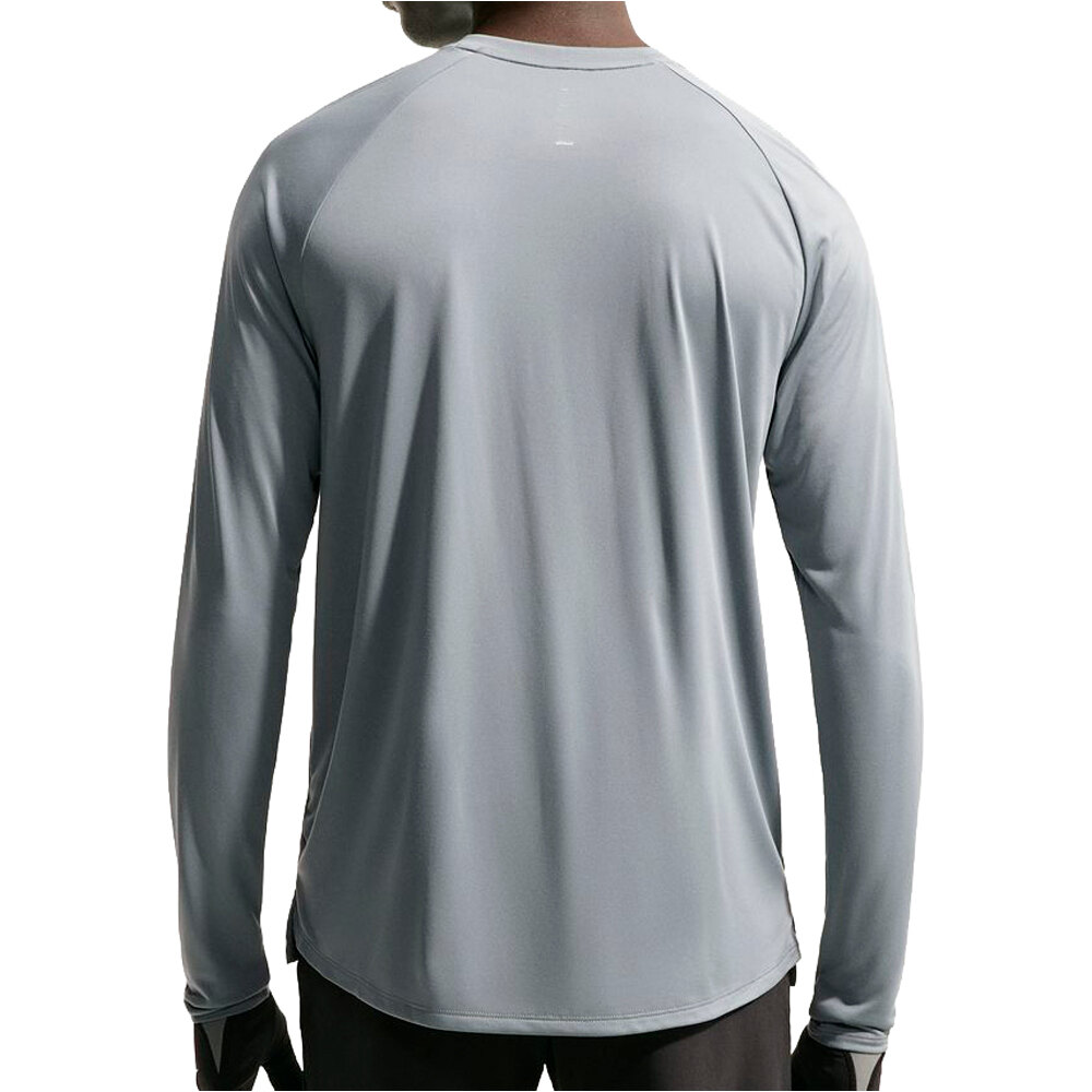 Nike camiseta técnica manga larga hombre M NK DFADV STRIDE LS TOP GRIS vista trasera