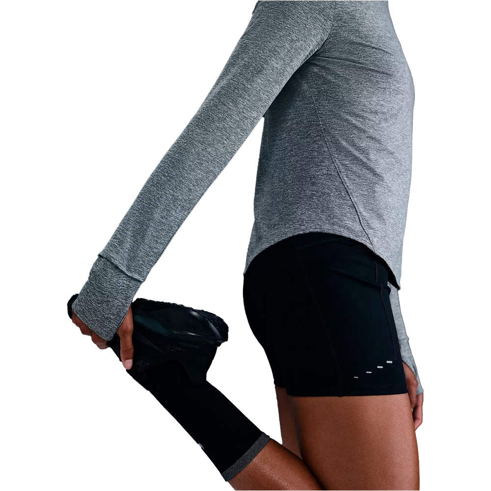 Nike camiseta técnica manga larga mujer DRI-FIT SWIFT UV GRIS vista detalle
