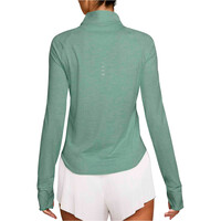 Nike camiseta técnica manga larga mujer DRI-FIT SWIFT VERDE vista trasera
