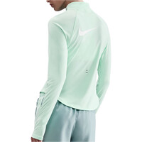 Nike camiseta técnica manga larga mujer DRI-FIT TEMPO SWOSH VERDE vista trasera