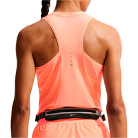 Nike camiseta técnica tirantes mujer DRI-FIT SWIFT NARANJA vista trasera