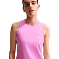 Nike camiseta técnica tirantes mujer DRI-FIT SWIFT ROSA vista detalle