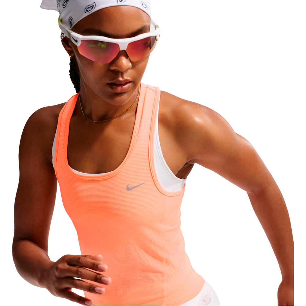 Nike camiseta técnica tirantes mujer DRI-FIT TEMPO NARANJA vista detalle