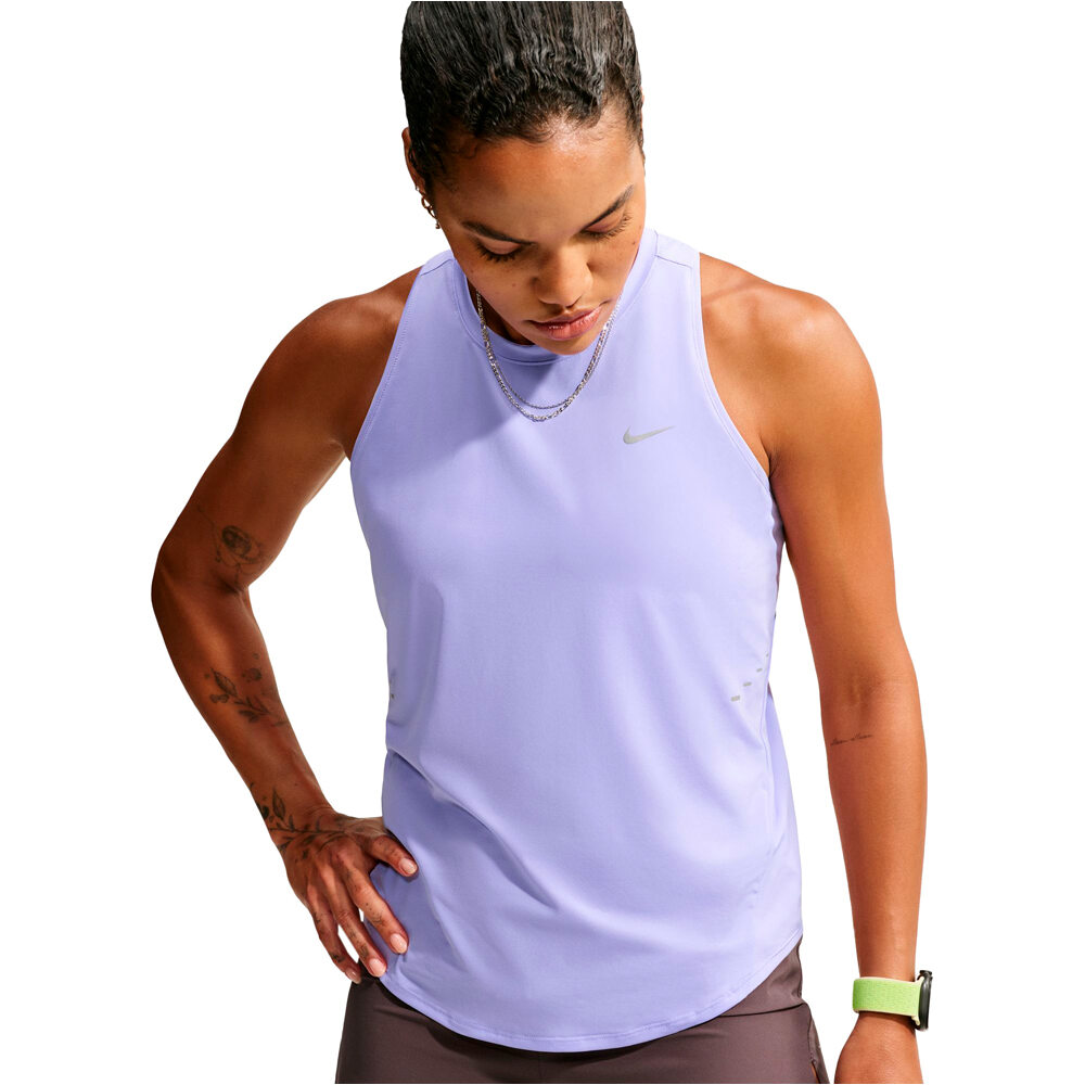 Nike camiseta técnica tirantes mujer W NK SWIFT DF TANK STNDRD MORADO vista detalle