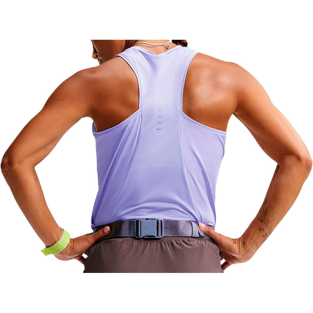 Nike camiseta técnica tirantes mujer W NK SWIFT DF TANK STNDRD MORADO vista trasera