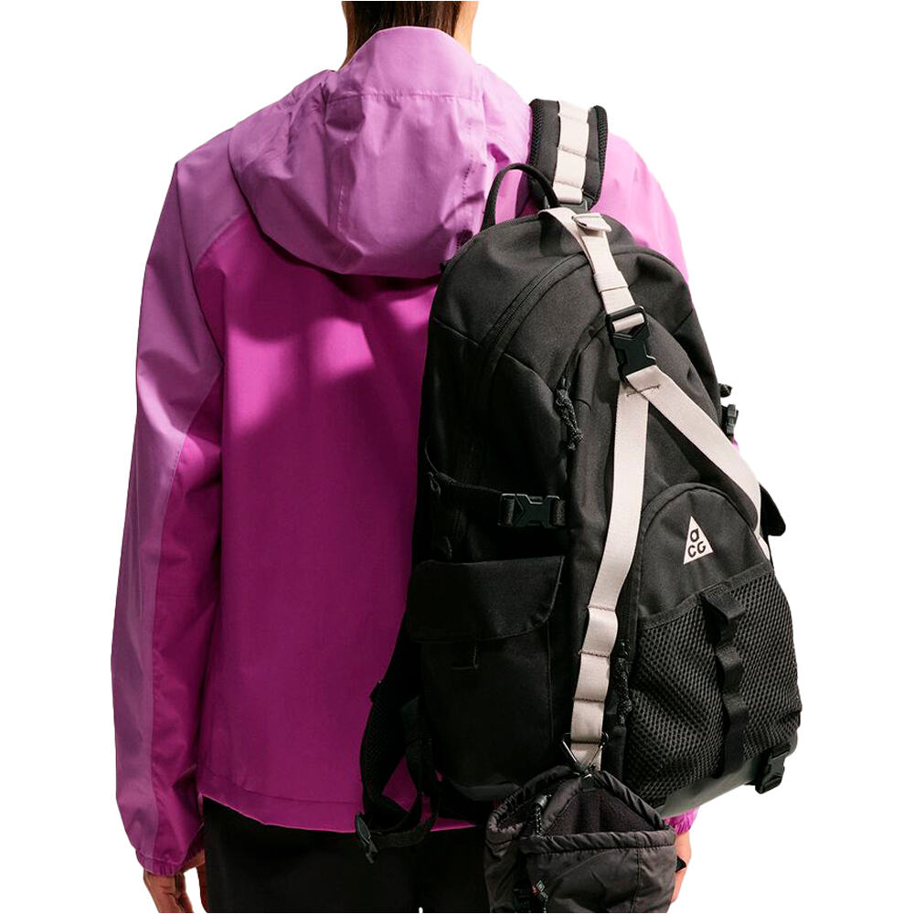 Nike chaqueta impermeable mujer W ACG SFADV PHANTAZMA JKT MORADO vista trasera