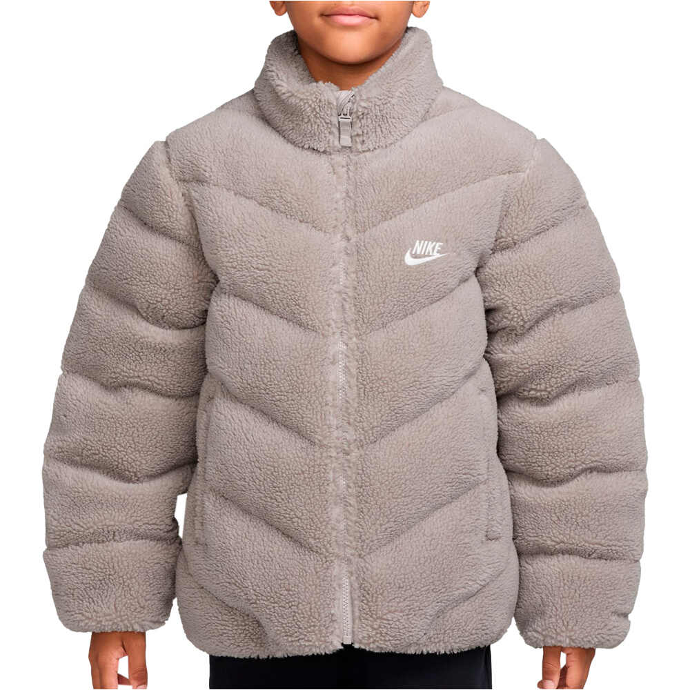 Nike chaqueta niña K NSW ADP TF PUFFER MTRL VNR MARRON vista frontal