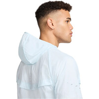 Nike CHAQUETA RUNNING HOMBRE DRI-FIT UV STRIDE AZUL 03