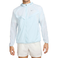 Nike CHAQUETA RUNNING HOMBRE DRI-FIT UV STRIDE AZUL vista frontal