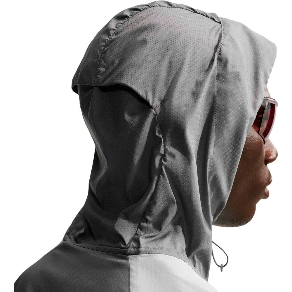 Nike CHAQUETA RUNNING HOMBRE IMPOSSIBLY LIGHT WINDRUNNER GRIS 05