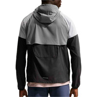 Nike CHAQUETA RUNNING HOMBRE IMPOSSIBLY LIGHT WINDRUNNER GRIS vista trasera