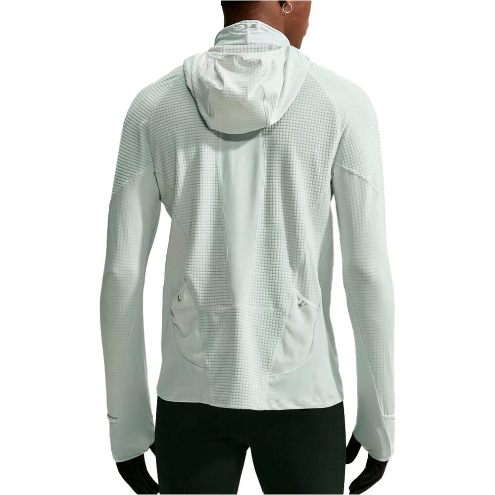 Nike CHAQUETA RUNNING HOMBRE M NK TF STRIDE WNT MIDLAYER GRIS vista trasera