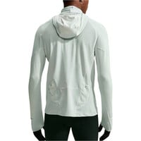 Nike CHAQUETA RUNNING HOMBRE M NK TF STRIDE WNT MIDLAYER GRIS vista trasera