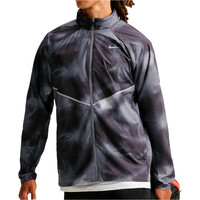 Nike CHAQUETA RUNNING HOMBRE M NK UV RPL MILER AOP JKT  vista frontal