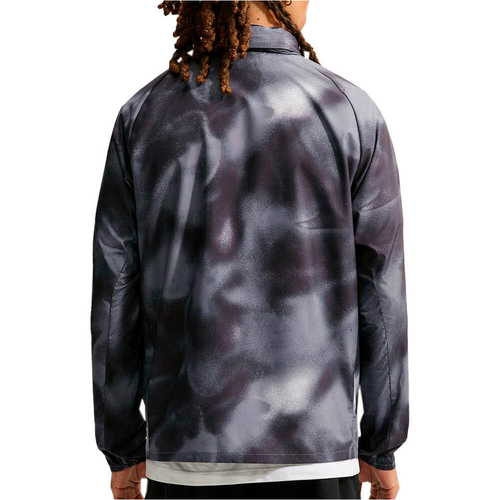 Nike CHAQUETA RUNNING HOMBRE M NK UV RPL MILER AOP JKT  vista trasera