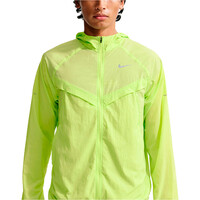 Nike CHAQUETA RUNNING HOMBRE M NK UV RPL STRIDE JACKET AMARILLO vista detalle