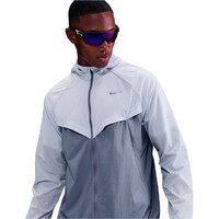 Nike CHAQUETA RUNNING HOMBRE STRIDE REPEL UV AZUL vista detalle