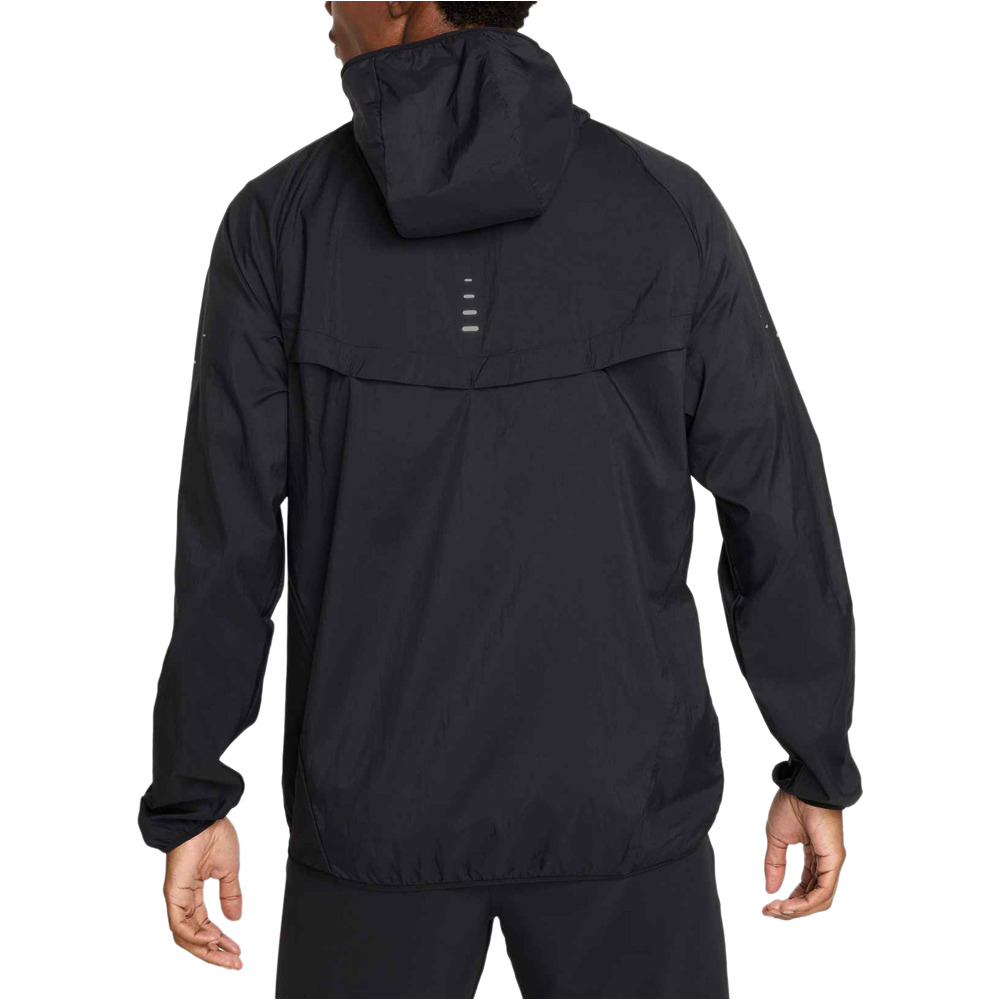 Nike CHAQUETA RUNNING HOMBRE STRIDE REPEL UV NEGRO vista trasera
