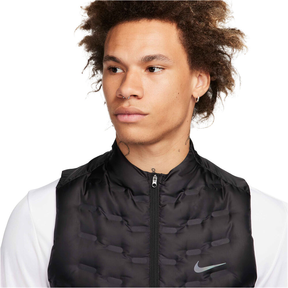 Nike CHAQUETA RUNNING HOMBRE THERMA-FIT ADV NEGRO vista detalle