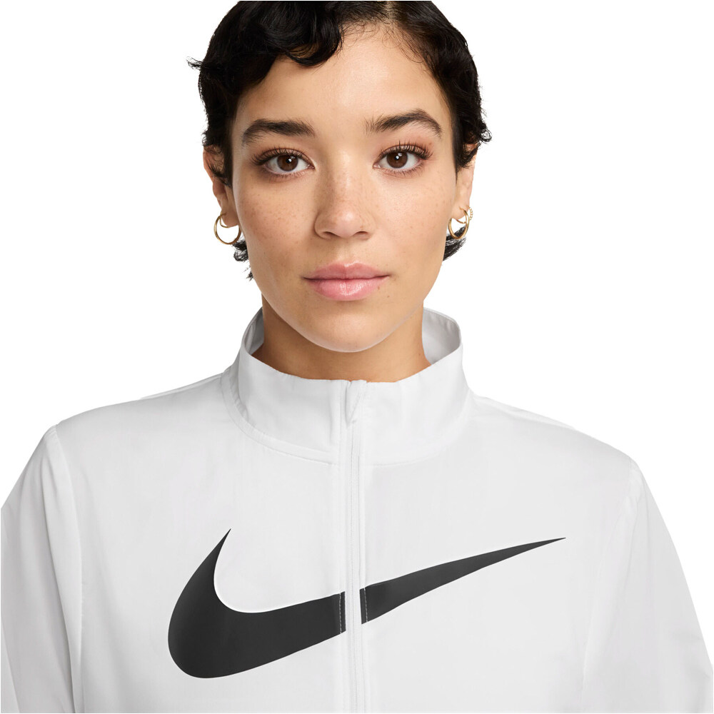 Nike CHAQUETA RUNNING MUJER DRI-FIT TEMPO SWOOSH BLANCO vista detalle