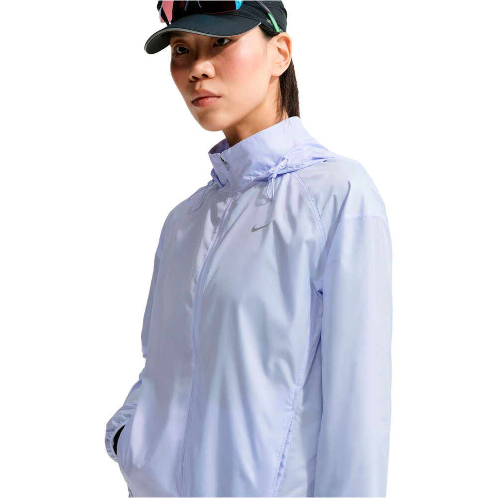 Nike CHAQUETA RUNNING MUJER W NK TEMPO REPEL JKT MORADO vista detalle