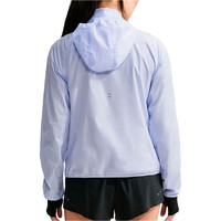 Nike CHAQUETA RUNNING MUJER W NK TEMPO REPEL JKT MORADO vista trasera