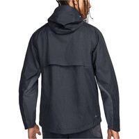 Nike CHAQUETA TRAIL RUNNING HOMBRE COSMIC PEAKS STORM-FIT ADV NEGRO vista trasera